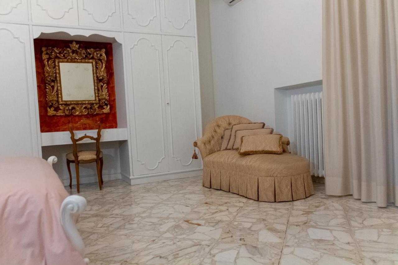 Interno 9 Hotel Bari Luaran gambar
