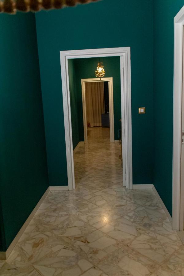 Interno 9 Hotel Bari Luaran gambar