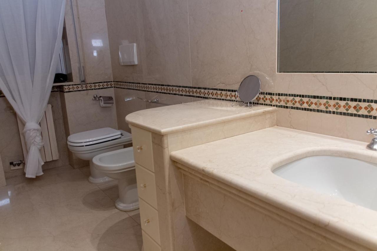 Interno 9 Hotel Bari Luaran gambar