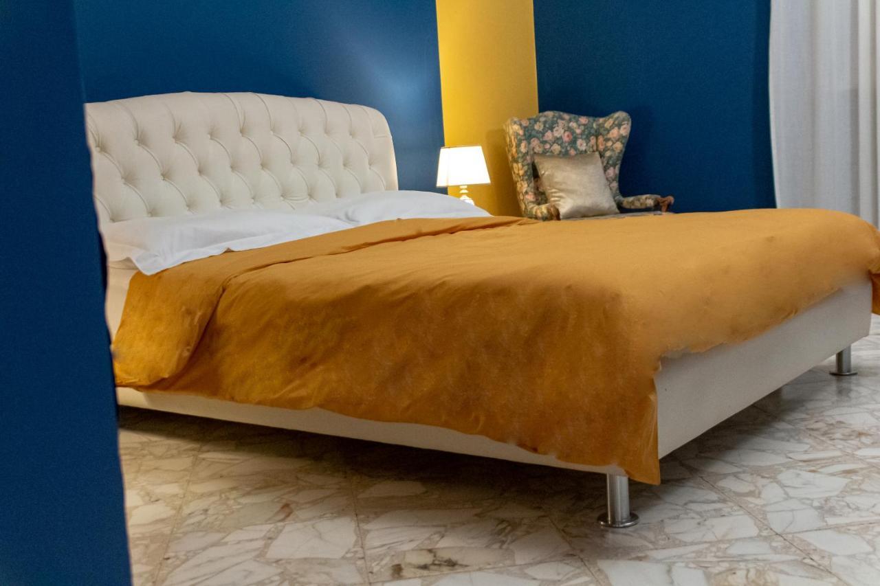 Interno 9 Hotel Bari Luaran gambar
