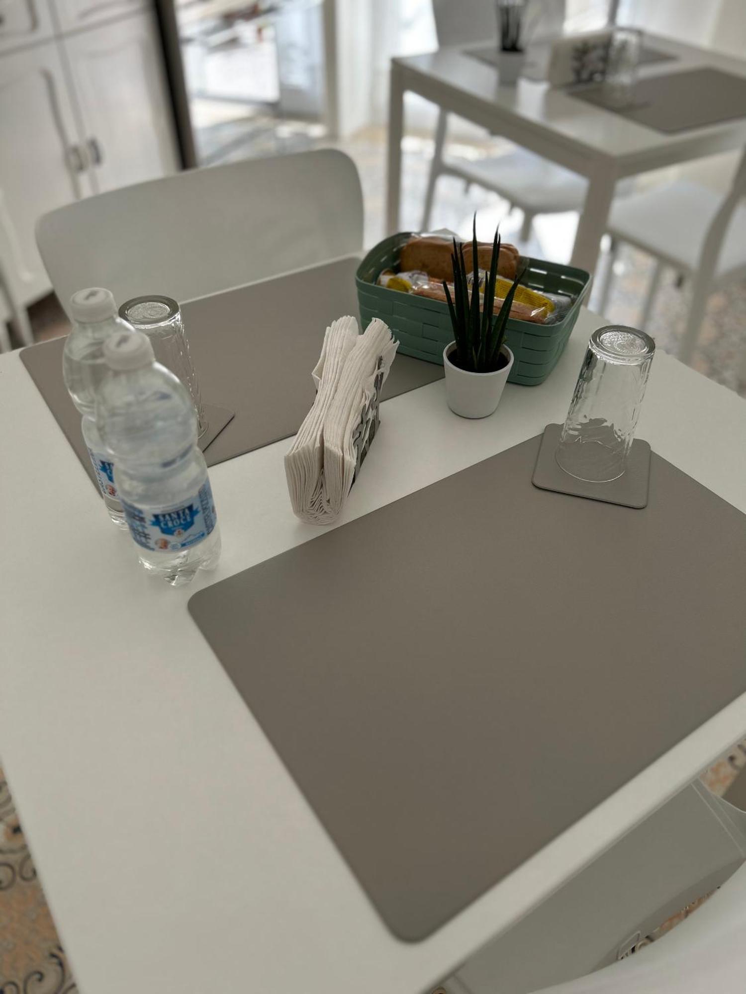 Interno 9 Hotel Bari Luaran gambar